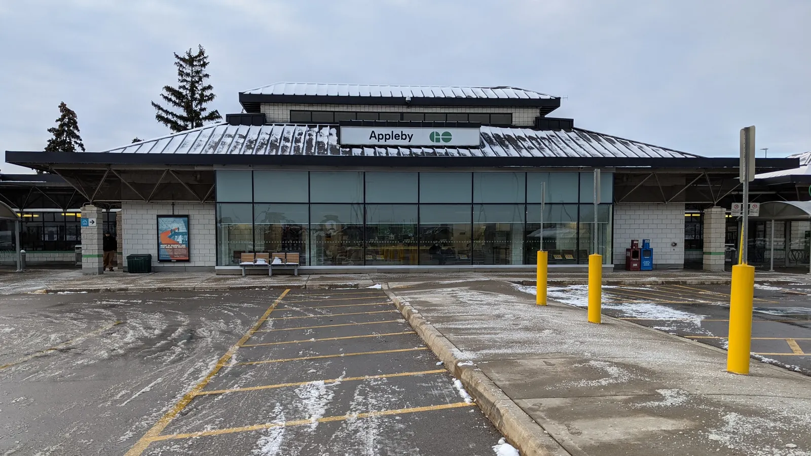 Appleby GO station, located in Burlington, Ontario, Canada. Photo taken in January 2022.