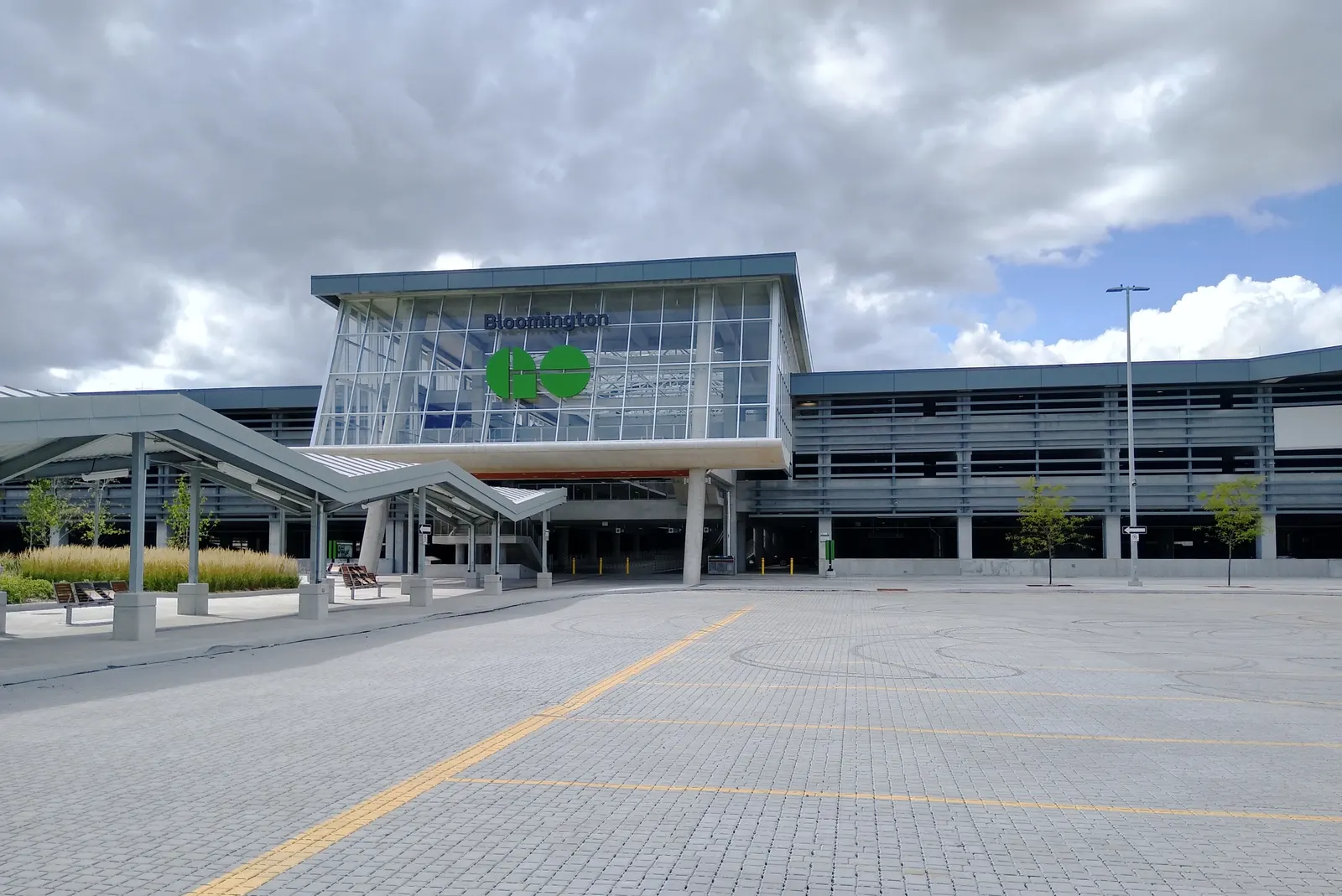 Passenger pickup area of Bloomington GO Station