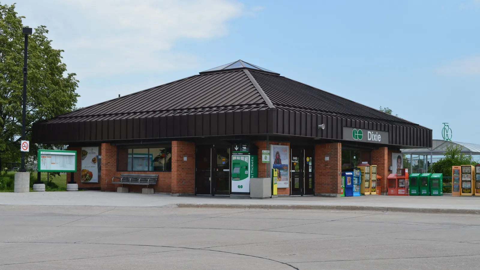 Dixie GO Station building