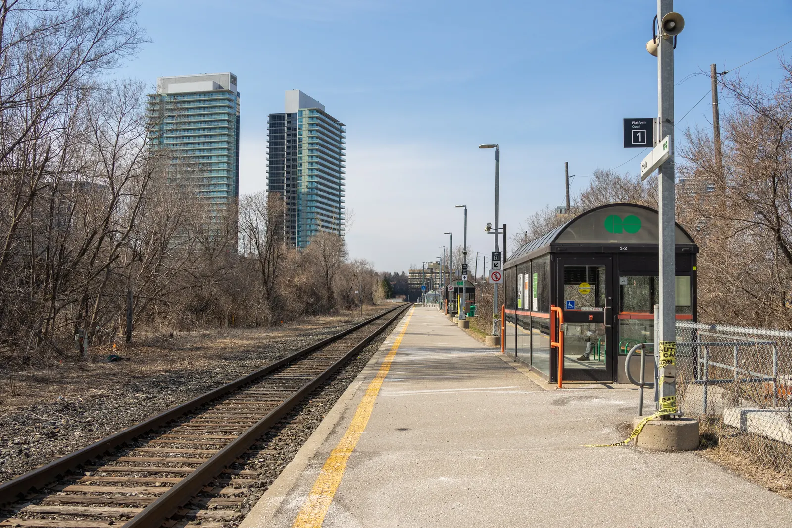 Platforms at Oriole GO station