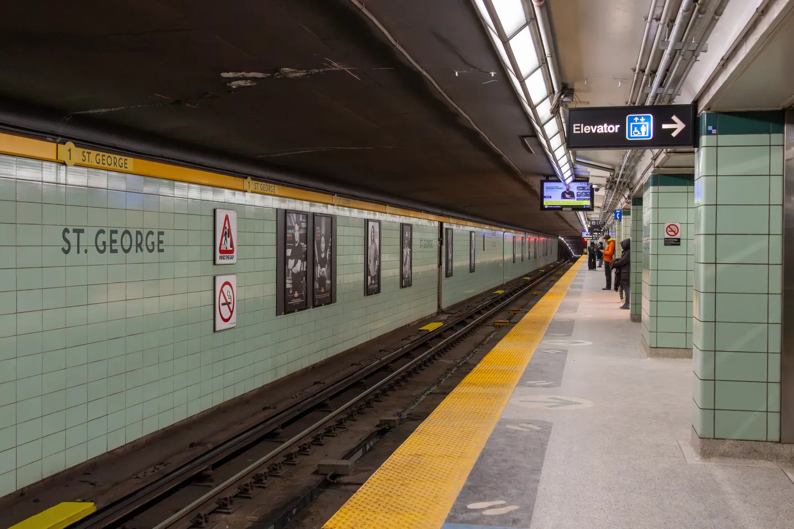 Line 1 platform at St George station for southbound to Union